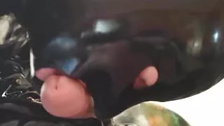 Latex Homosexuell Cumshot auf meinem Schwanz