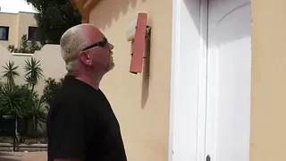 Mutti fickt im Urlaub mit dem Zimmernachbar und wird gefilmt