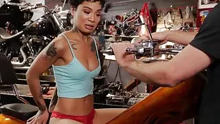 Honey Gold cums on a motorocycle