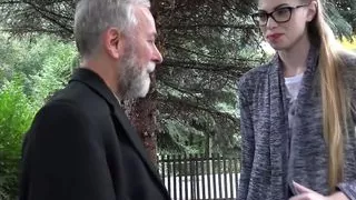 Old Goes Young - Alter Mann knallt ein sexy Babe auf die Couch