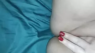 Pawg uses fingers