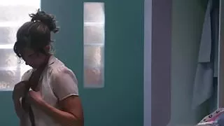 Alison Brie - GLOW s1e01 02