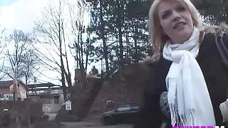 Frauenparkplatz Blondine abgeschleppt