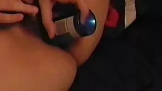 uk milf holly harris fucking her cunt with a hairspray can