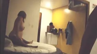 sentando forte pra pica entrar fundo