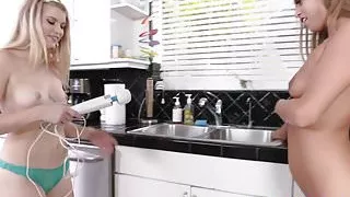 Arya Faye and Jill Kassidy making out