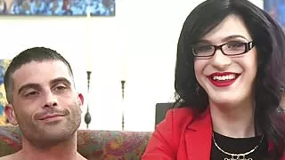 Spex Transsexuelle fickt Jungs Arsch vor Wichsen Cumshot