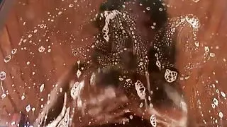 Negra con unas chichotas