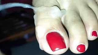 Red toes cumshot