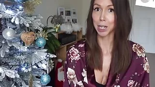 Sexy milf brunette feet..