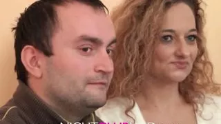 Ehefrau wird vor den Augen des Mannes gefickt