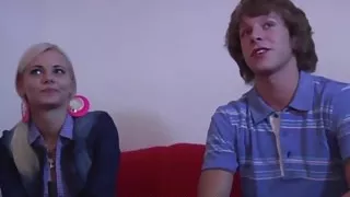 Das erste mal Freund betrogen, schau wie sie sich anstellt