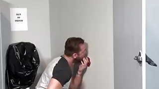 Ace Era bläst Jace Chambers im Glory Hole Room einen