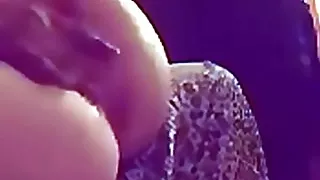 le encanta que le metan los dedos