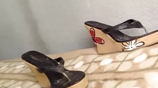 mecos en la sandalia