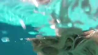 Busty blondes Alix & Cherie go skinnydipping