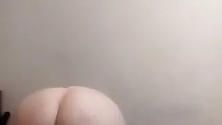 Sexy white round ass