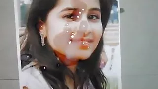 Sperma für diese süße, süß aussehende indische Spermaschlampe Desibhabi