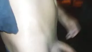 Spaß mit Freund im Regen