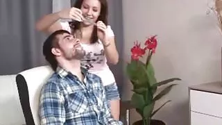 Schwanzliebende Schönheit cuckoldt ihren Freund