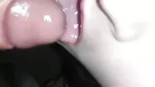 Sissy Crossdresser schluckt Dom Daddy Sperma