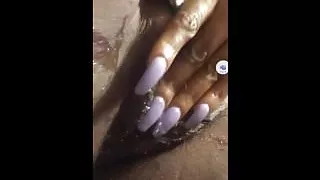 Black Chick show her pussy on Periscope