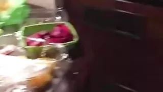 Essen und Live-Gruppensex genießen