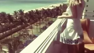 Reese Witherspoon in white dress 03