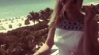 Reese Witherspoon in white dress 04