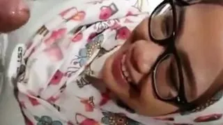 Muslim hijab girl giving head and getting jizzed