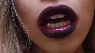 Gorgeous shemale trap sucking big hard dick POV style
