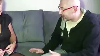 Mutti fickt mit dem Lehrer der Tochter fuer besser Noten