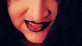 A message from Mistress Vyxen to all potential slaves