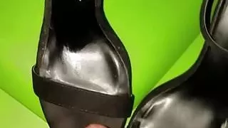 Putting some cum in my heels