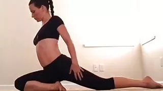 Evangeline Lilly Yoga