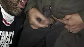 Ich habe dieses pummelige, hässliche Schwein gebeten, schnell in der Öffentlichkeit vor meinem