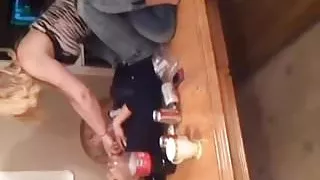 2 rubias borrachas besandose al final de la fiesta