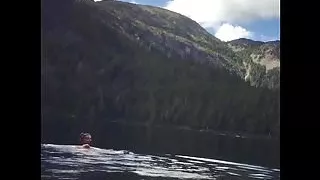 banhandose en el rio