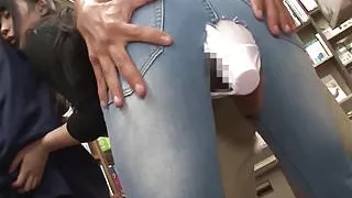 castigando auna ladrona de mangas