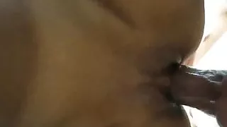 Amateur-Milf mit Creampie gefickt, während Sperma aus der Muschi tropft