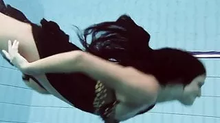 Hot bitch Zhanetta underwater