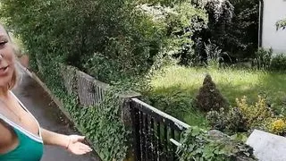 Rauchernutte melkt Schwanz am Ortseingang!