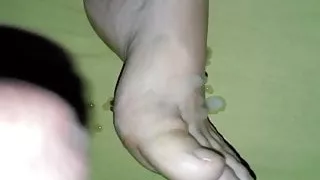 Cum on wife's feet again