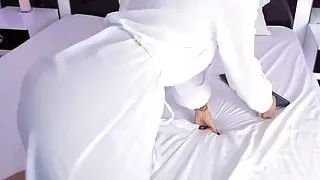 Big Ass in Nightgown Shaking