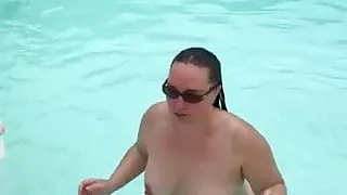 Ma BBW sort de la piscine 2