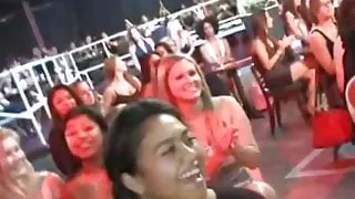 Meine betrügende Frau fickt einen maskierten Stripper