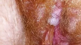 Trans Junge pissen und fingern