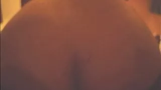 Eneuda sentando numa pika dura