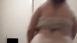 Naked cumslut shakes her sexy toundr ass