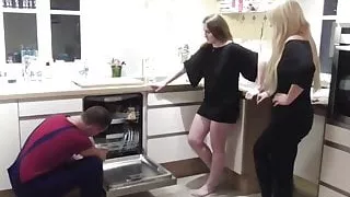 Two German Teeny Pay the Invoice for repairman with Fuck